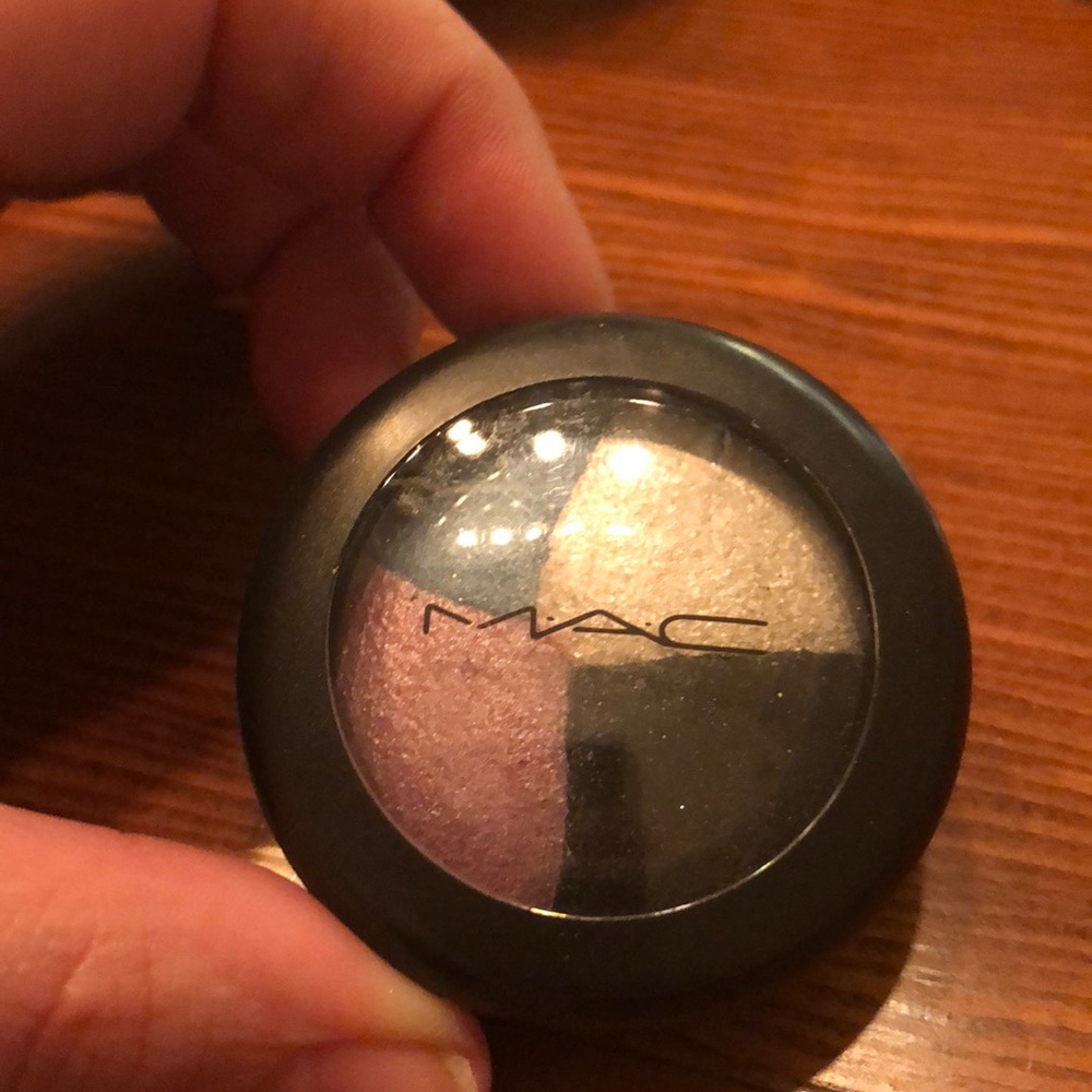 MAC Mineralized Eyeshadow in Fashion Patch